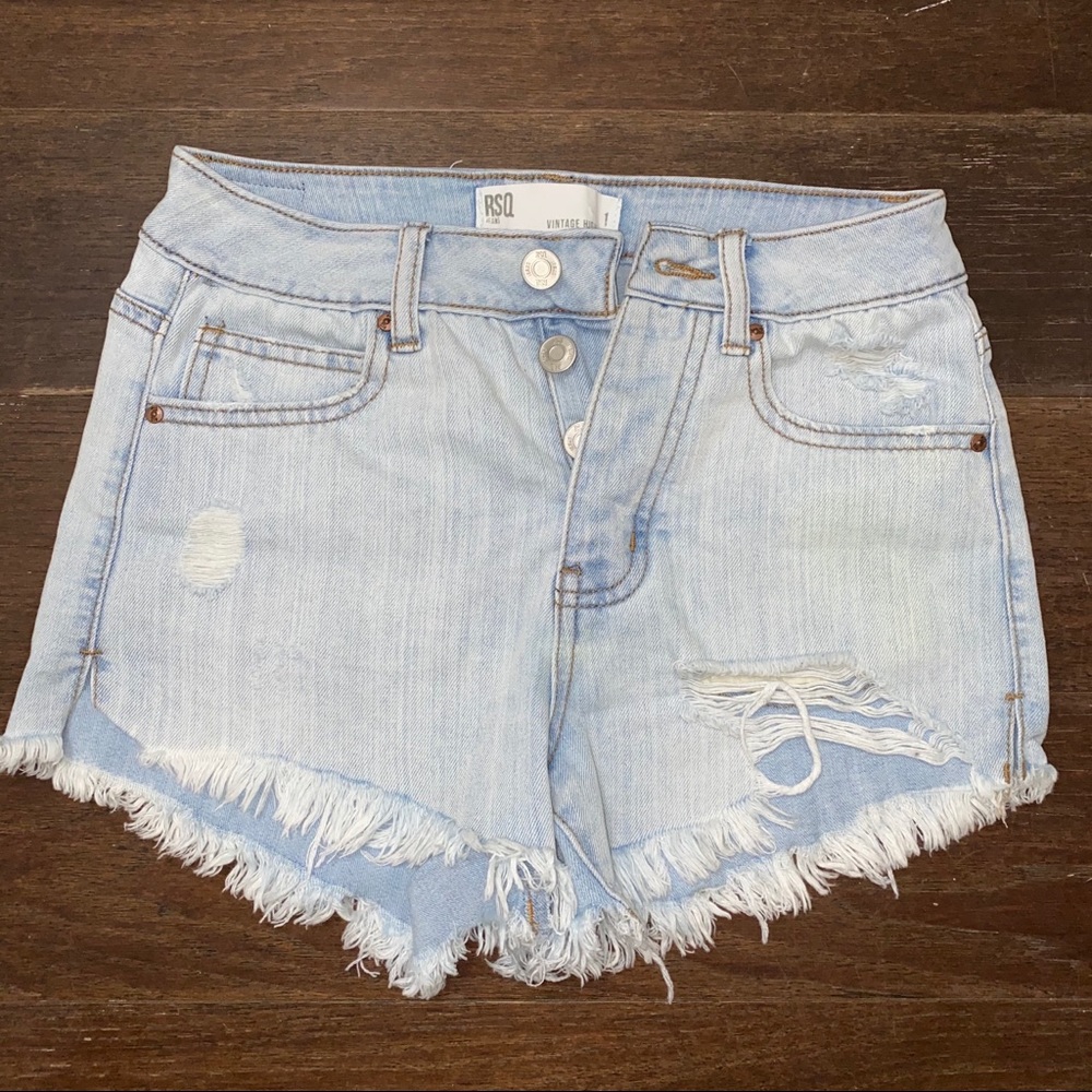 LIGHT WASHED SHORTS